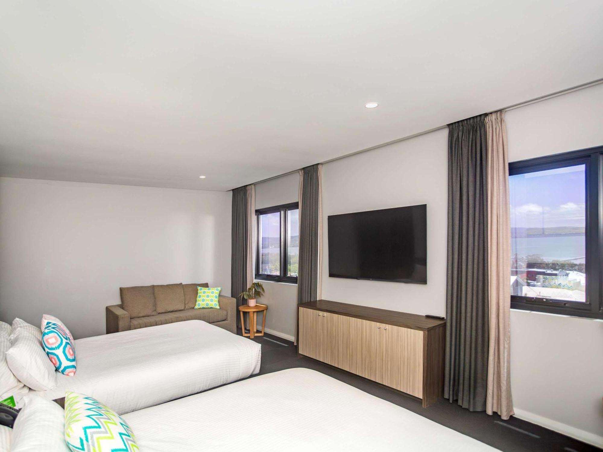 Ibis Styles The Entrance Hotel Exterior foto