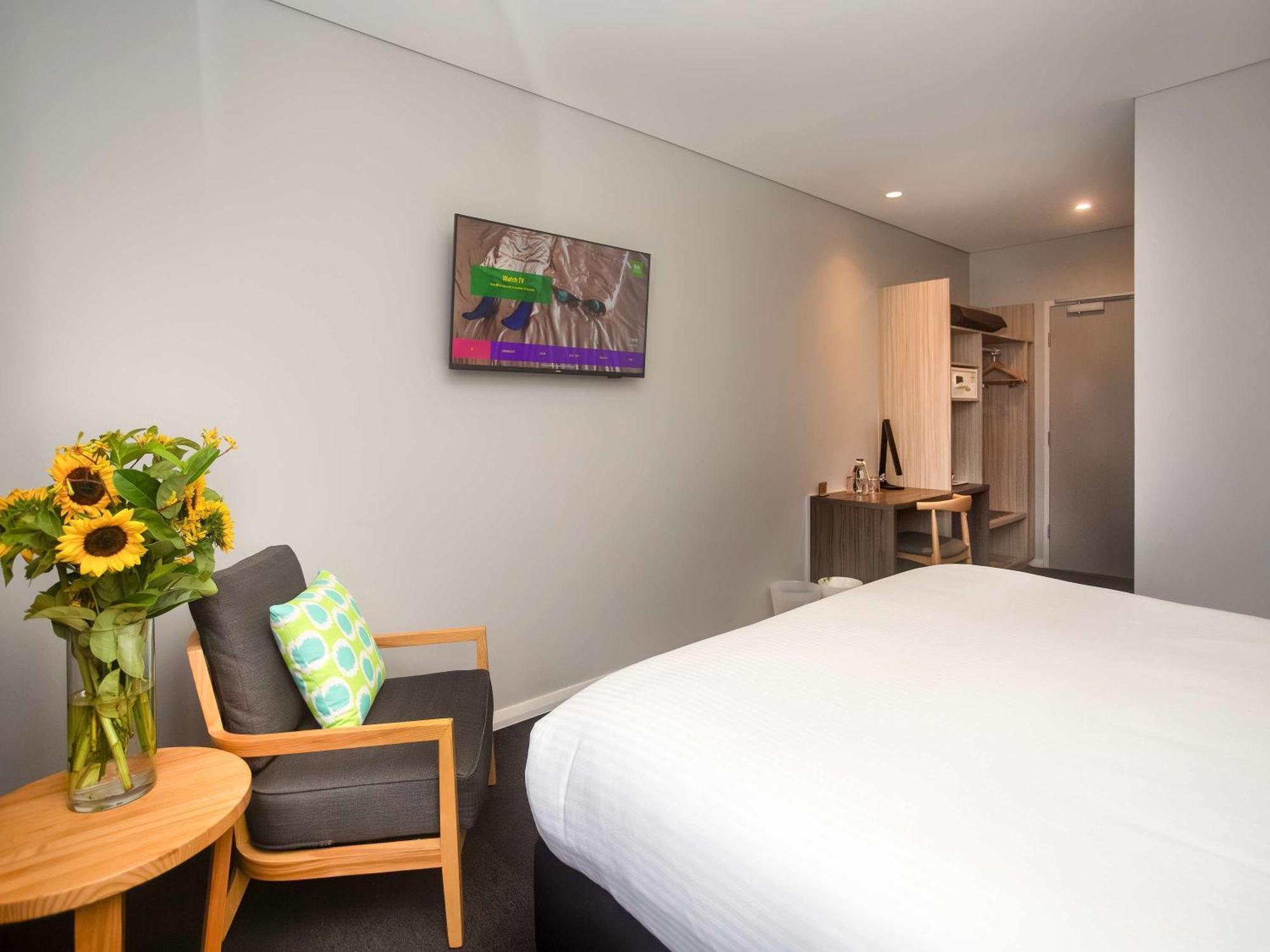 Ibis Styles The Entrance Hotel Exterior foto